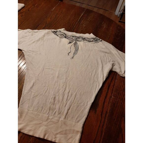 Small MM Unplugged Miss Me Off White Embellished Feather Short Sleeve Shirt Top - Picture 6 of 6